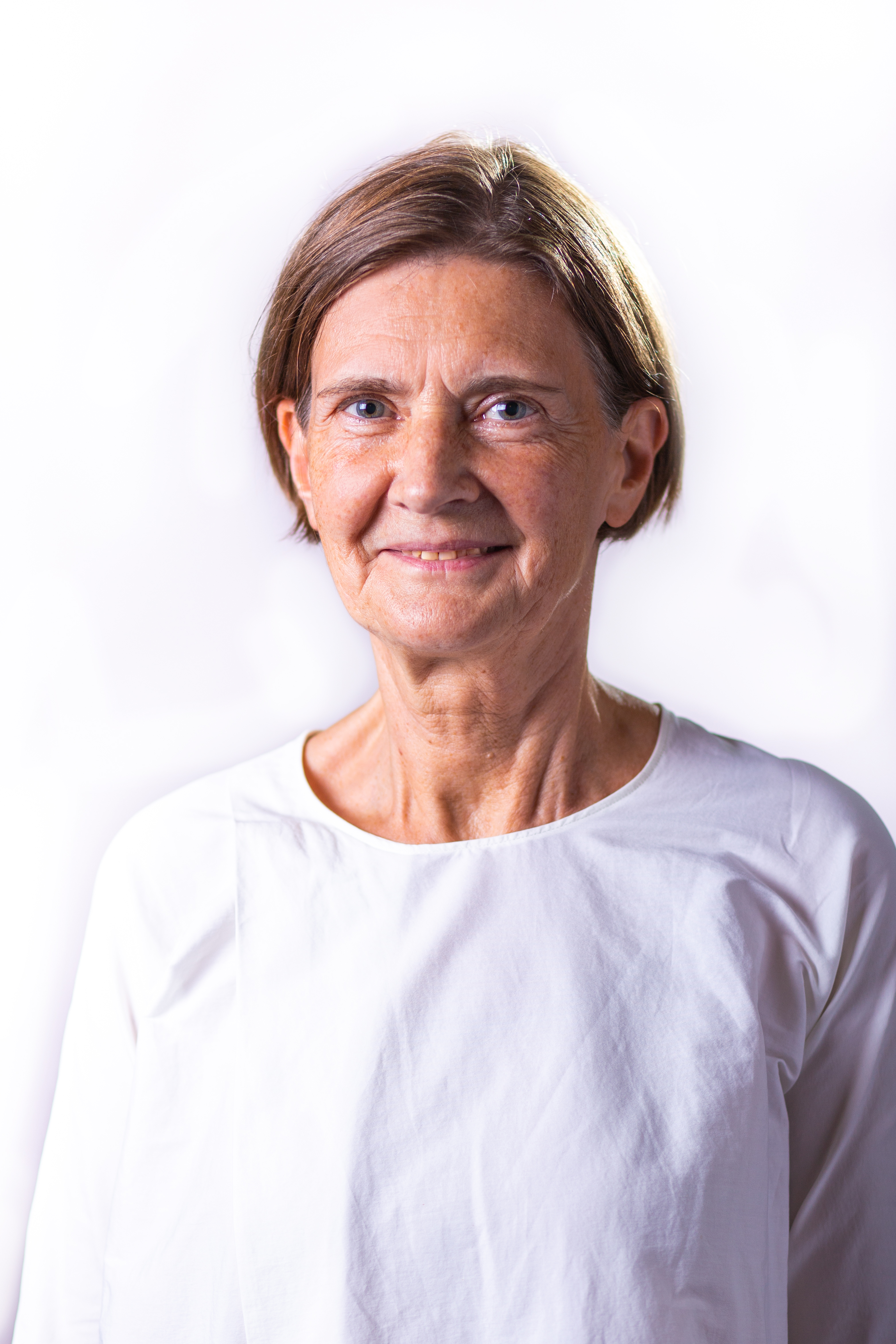 Veronika Engedyn&eacute; Juh&aacute;sz 